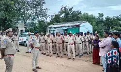నేరాల నియంత్రణే లక్ష్యం.. కోదాడలో పోలీసుల ప్రత్యేక తనిఖీలు నేరాల నియంత్రణే లక్ష్యం.. కోదాడలో పోలీసుల ప్రత్యేక తనిఖీలు
