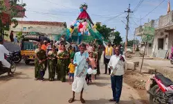 బడా భీంగల్లో వైభవంగా వల గొడుగు ఊరేగింపు.. సమృద్ధిగా వర్షాలు కురవాలని ప్రత్యేక పూజలు బడా భీంగల్లో వైభవంగా వల గొడుగు ఊరేగింపు.. సమృద్ధిగా వర్షాలు కురవాలని ప్రత్యేక పూజలు