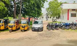 వాహనాలు పార్కింగ్ చేస్తున్నారా.. జాగ్రత్త..! వాహనాలు పార్కింగ్ చేస్తున్నారా.. జాగ్రత్త..!