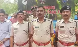 ఎర్రచందనం స్మగ్లింగ్.. ఫారెస్ట్ అధికారి సహా ఐదుగురి అరెస్ట్