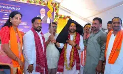 విమర్శలు వద్దు.. అభివృద్ధికి సహకరించాలి విమర్శలు వద్దు.. అభివృద్ధికి సహకరించాలి