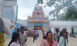 గుడి ముందు దోపిడీ.. బాలాజీకి పట్టదా..? గుడి ముందు దోపిడీ.. బాలాజీకి పట్టదా..?