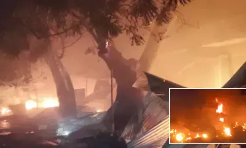 Fire Accident: చెర్వుగట్టులో భారీ అగ్ని ప్రమాదం.. కాలిబూడిదైన 17 దుకాణాలు