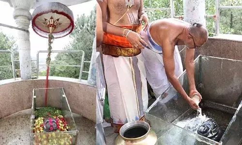 శ్రీవారి పాదాల చెంత వేడుకగా ఛత్రస్థాపనోత్సవం