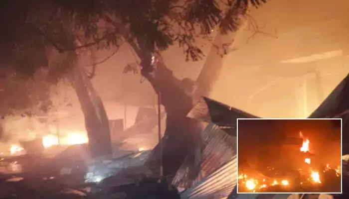 Fire Accident: చెర్వుగట్టులో భారీ అగ్ని ప్రమాదం.. కాలిబూడిదైన 17 దుకాణాలు Fire Accident: చెర్వుగట్టులో భారీ అగ్ని ప్రమాదం.. కాలిబూడిదైన 17 దుకాణాలు