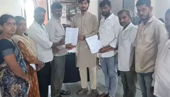 సర్పంచ్ భర్త పెత్తనంపై తిరుగుబాటు! సర్పంచ్ భర్త పెత్తనంపై తిరుగుబాటు!