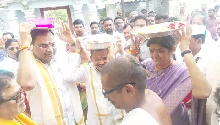 లింబాద్రిగుట్ట దర్శనానికి హైకోర్టు న్యాయమూర్తులు లింబాద్రిగుట్ట దర్శనానికి హైకోర్టు న్యాయమూర్తులు