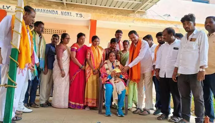 అంతర్జాతీయ క్రీడాకారిణికి ఘన సన్మానం అంతర్జాతీయ క్రీడాకారిణికి ఘన సన్మానం
