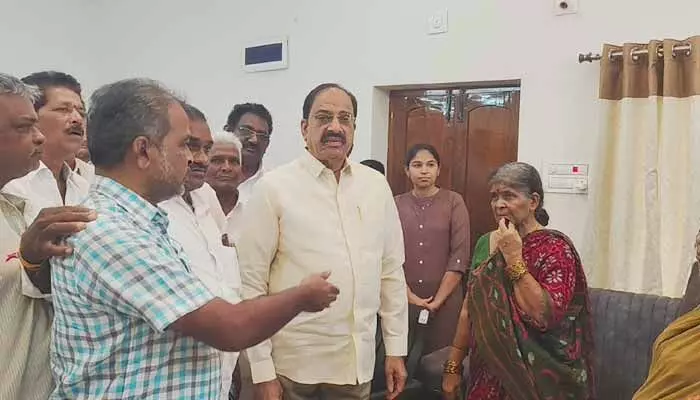 తల్లాడలో మంత్రి తుమ్మల విస్తృత పర్యటన తల్లాడలో మంత్రి తుమ్మల విస్తృత పర్యటన