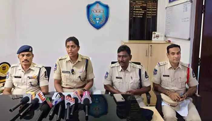 హైదరాబాద్ టు ఛత్తీస్గఢ్.. ముగ్గురు మైనర్ బాలికలు సేఫ్ హైదరాబాద్ టు ఛత్తీస్గఢ్.. ముగ్గురు మైనర్ బాలికలు సేఫ్