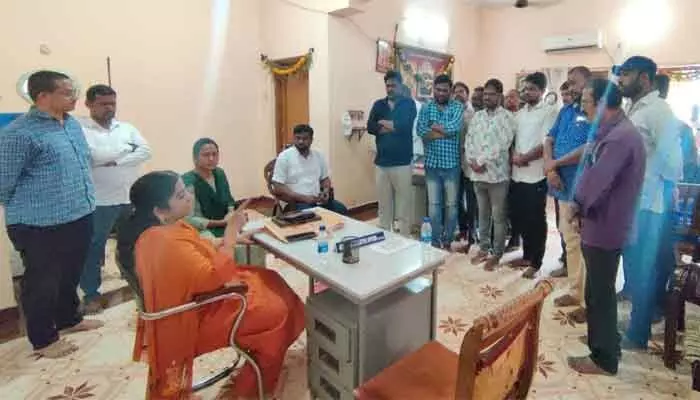 కళ్యాణకట్టల్లో భక్తుల నుంచి వసూళ్లకు పాల్పడితే కఠిన చర్యలు కళ్యాణకట్టల్లో భక్తుల నుంచి వసూళ్లకు పాల్పడితే కఠిన చర్యలు