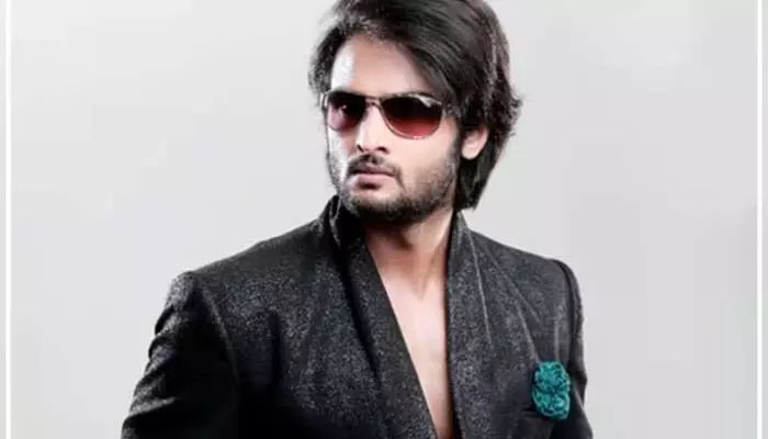 దర్శకుడిగా మరో హీరో.. క్రేజీ అప్డేట్ వైరల్! దర్శకుడిగా మరో హీరో.. క్రేజీ అప్డేట్ వైరల్!