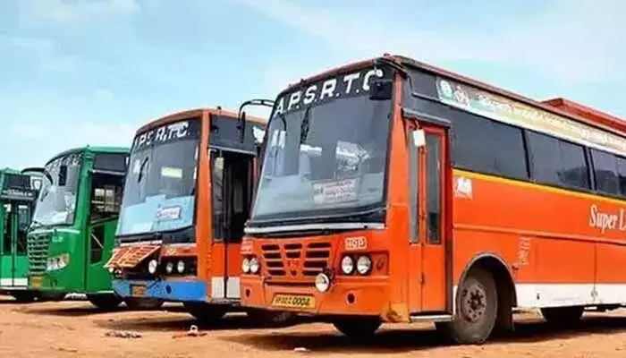 ఆర్టీసీ కార్మికుల ఉద్యమం ఉధృతం... రేపు రాష్ట్ర వ్యాప్తంగా....! ఆర్టీసీ కార్మికుల ఉద్యమం ఉధృతం... రేపు రాష్ట్ర వ్యాప్తంగా....!