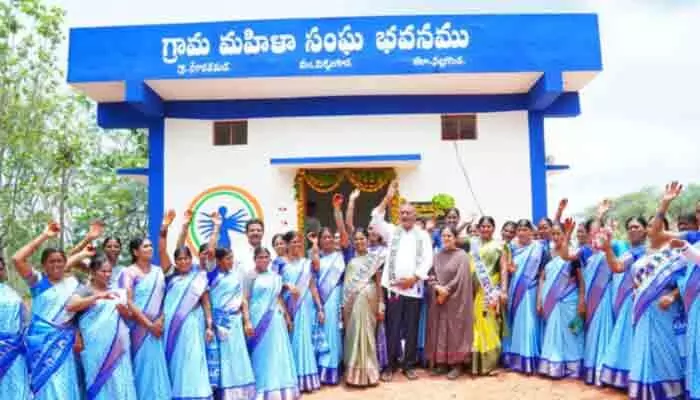 దీరావత్ తండాలో వీఓ భవనం ప్రారంభం దీరావత్ తండాలో వీఓ భవనం ప్రారంభం