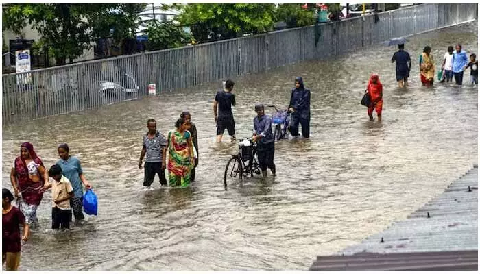 ఒడిశా, ఛత్తీస్గఢ్, గుజరాత్లలో అతి భారీ వర్షాలు.. మత్స్యకారులకు హెచ్చరిక ఒడిశా, ఛత్తీస్గఢ్, గుజరాత్లలో అతి భారీ వర్షాలు.. మత్స్యకారులకు హెచ్చరిక