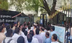 ఐఎస్ సదన్‌లోని సంగం లక్ష్మీబాయి కళాశాల వద్ద ఉద్రిక్తత