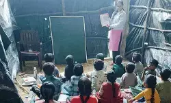 టార్పాలిన్ల కింద భవిత.. పల్లెగడ్డ తండా బడి దుస్థితి..! టార్పాలిన్ల కింద భవిత.. పల్లెగడ్డ తండా బడి దుస్థితి..!