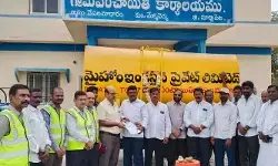 వేపలమాధారం గ్రామానికి రూ.10 లక్షల చెక్కు, 1.25 లక్షలతో మొబైల్ వాటర్ ట్యాంకర్ అందజేత
