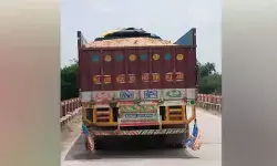మృత్యుశకటాల్లా ఇసుక లారీలు..