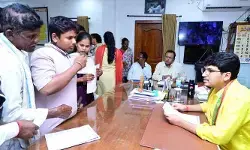 విద్య, ఆరోగ్యం పై ప్రత్యేక దృష్టి సారించాలి