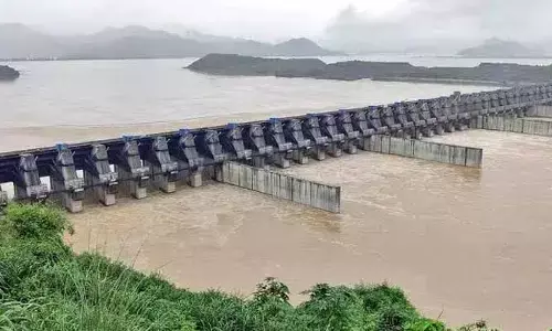 పోలవరం ప్రాజెక్టులో ఇద్దరు గల్లంతు