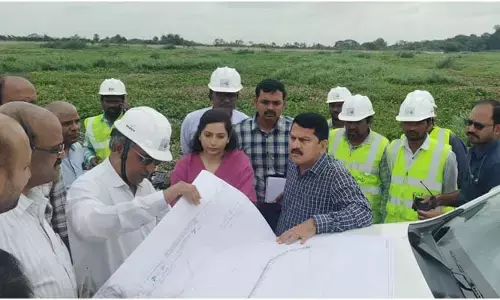 మీరాలం చెరువులో ఐకానిక్ వంతెనతోపాటే దీవుల అభివృద్ధి.. పనులపై మూసీ ఎండీ సమీక్ష