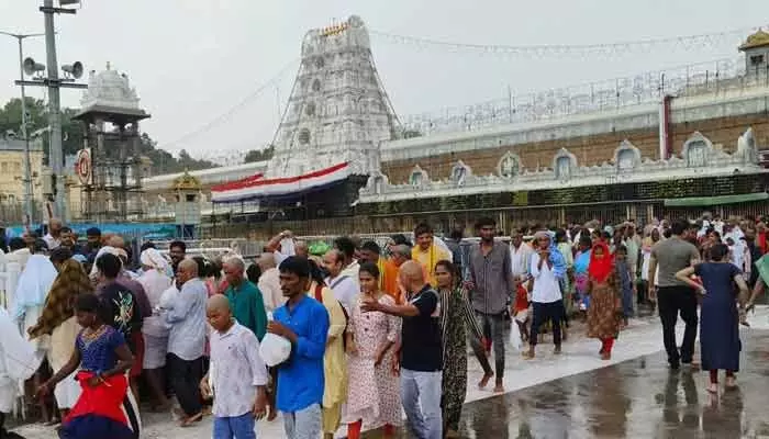 తిరుమల అప్డేట్: శ్రీవారి సర్వదర్శనానికి 8 గంటల సమయం తిరుమల అప్డేట్: శ్రీవారి సర్వదర్శనానికి 8 గంటల సమయం