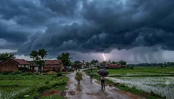 నైరుతి రుతుపవనాలు యాక్టివ్.. తెలంగాణలో మళ్లీ వర్షాల జోరు నైరుతి రుతుపవనాలు యాక్టివ్.. తెలంగాణలో మళ్లీ వర్షాల జోరు