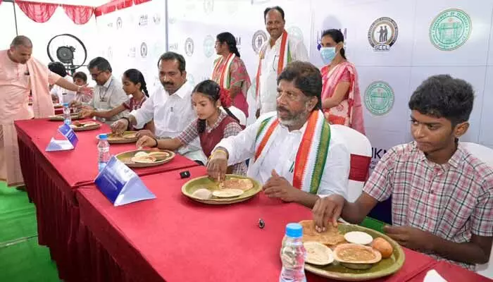 విద్యార్థుల భవిష్యత్తే రాష్ట్ర భవిష్యత్తు: డిప్యూటీ సీఎం భట్టి విక్రమార్క విద్యార్థుల భవిష్యత్తే రాష్ట్ర భవిష్యత్తు: డిప్యూటీ సీఎం భట్టి విక్రమార్క