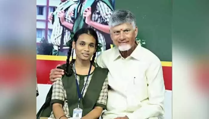పదో తరగతి విద్యార్థిని సూసైడ్.. తీవ్ర విచారం వ్యక్తం చేసిన సీఎం చంద్రబాబు పదో తరగతి విద్యార్థిని సూసైడ్.. తీవ్ర విచారం వ్యక్తం చేసిన సీఎం చంద్రబాబు