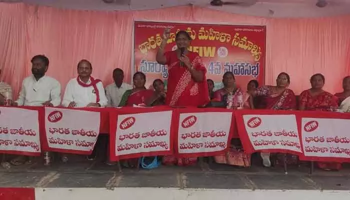 మహిళల సమగ్ర అభ్యున్నతే లక్ష్యం: జాతీయ మహిళా సమాఖ్య రాష్ట్ర అధ్యక్షురాలు మహిళల సమగ్ర అభ్యున్నతే లక్ష్యం: జాతీయ మహిళా సమాఖ్య రాష్ట్ర అధ్యక్షురాలు