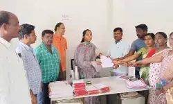 మూడు నెలలుగా వేతనాలు లేవు.. ఫీల్డ్ అసిస్టెంట్ల ఆగ్రహం