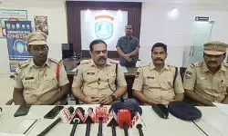 అదృశ్యమైన ముగ్గురు మైనర్ బాలికలను తల్లిదండ్రులకు అప్పగించిన పోలీసులు