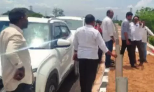 ఇష్టాను సారంగా నేషనల్​హైవే పనులు..కానరాని సర్వీస్​రోడ్లు, అండర్​పాస్​లు