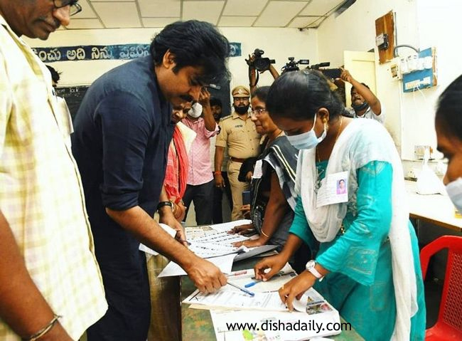 Janasena Chief Pawan Kalyan Cast His Vote In Vijayawada