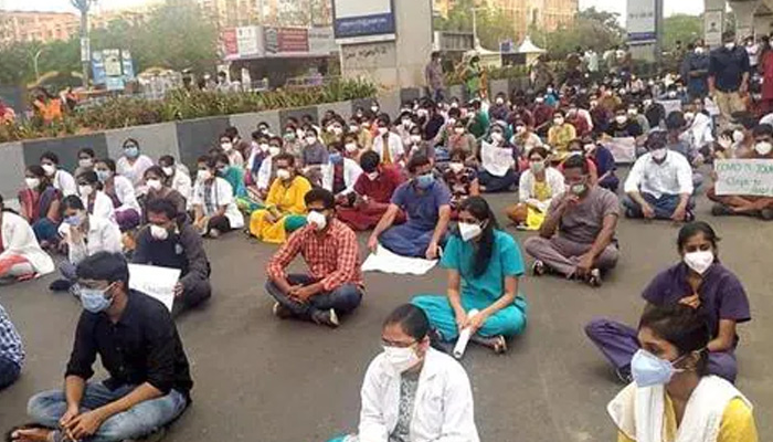 Junior doctors strike: కొనసాగుతున్న జూనియర్ డాక్టర్ల సమ్మె