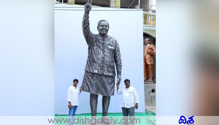PM Modi statue